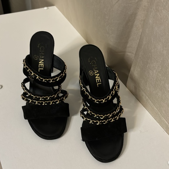 CHANEL Black Suede Chain Sandal - Picture 3 of 10